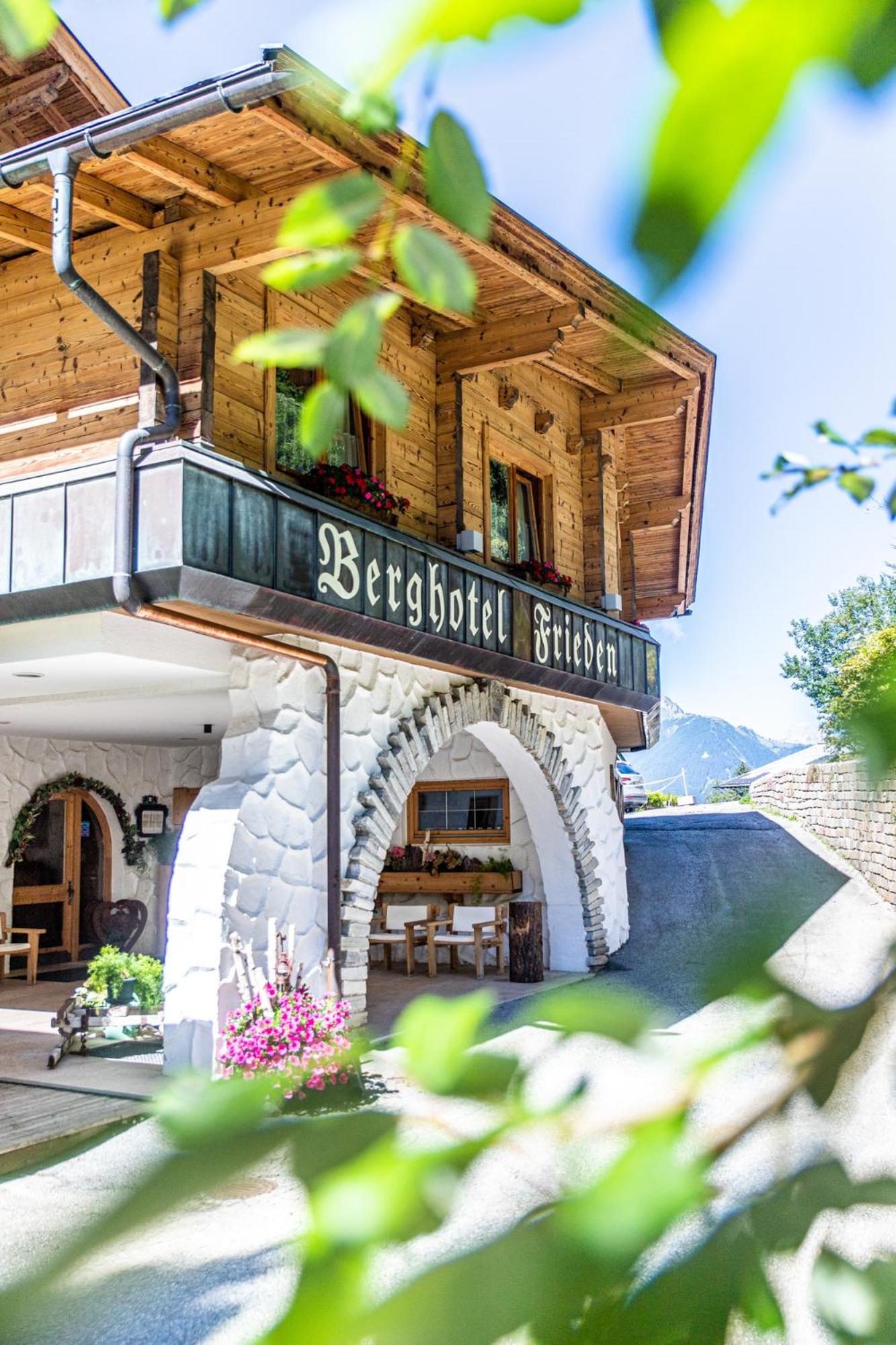 Frieden Das Alpine Panorama Hotel Hochpillberg Exterior photo